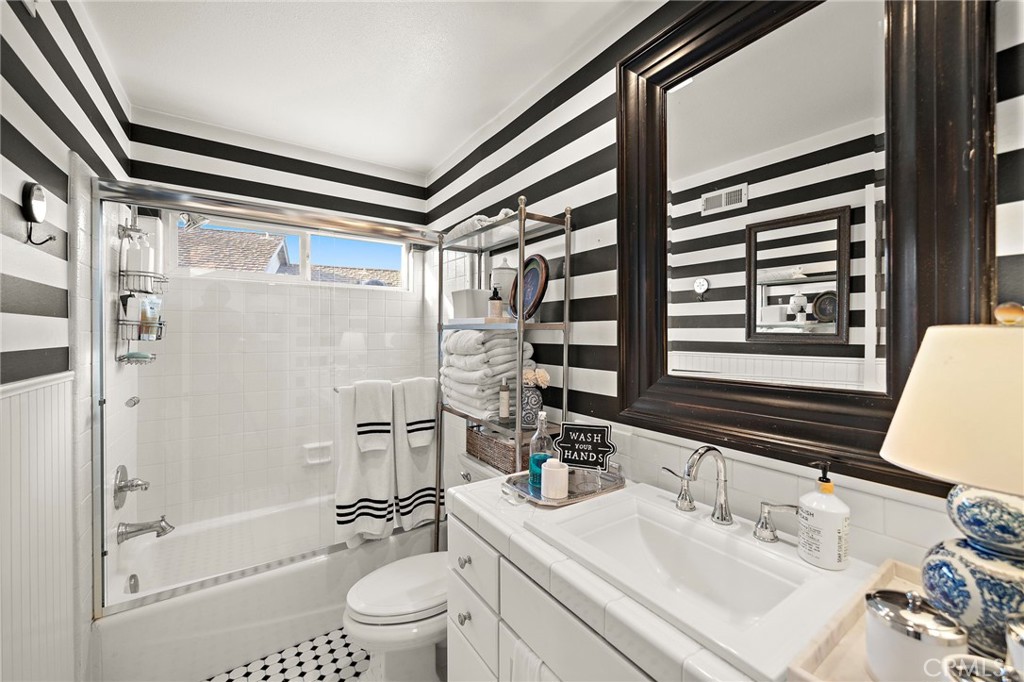 MLS #OC25235390 image #31