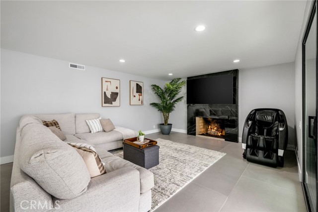 MLS #OC25235397 image #8