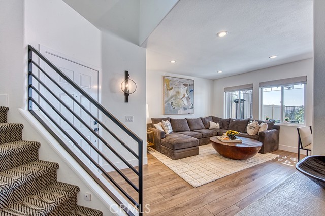 MLS #OC25235548 image #9