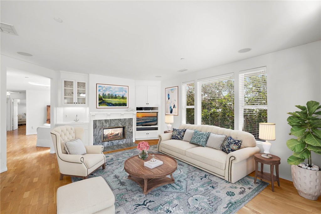 MLS #OC25235642 image #11