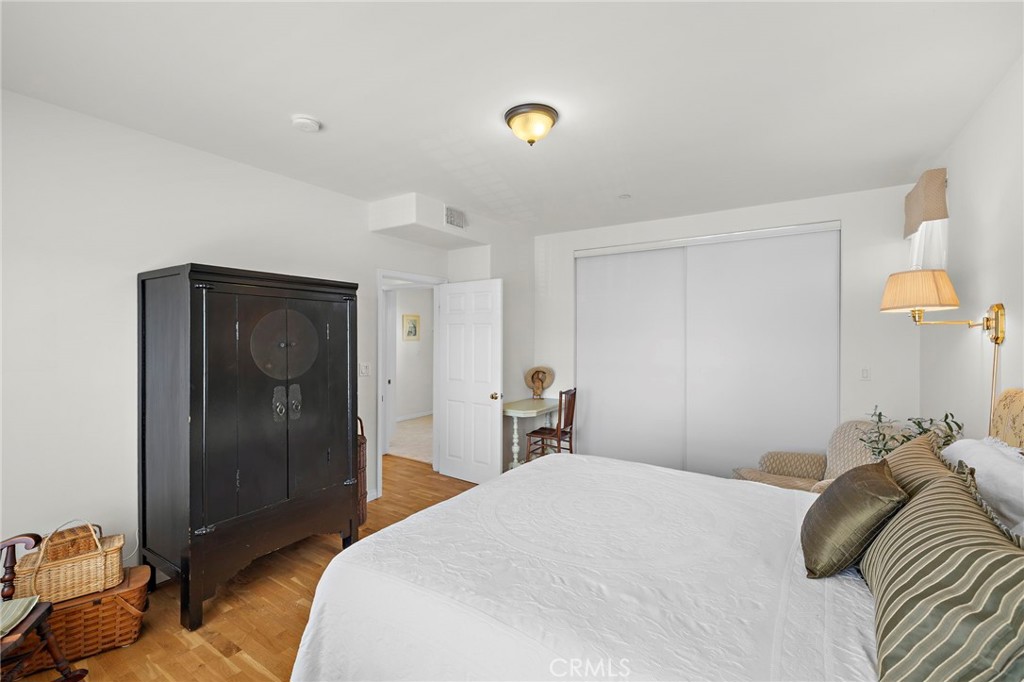 MLS #OC25235642 image #19