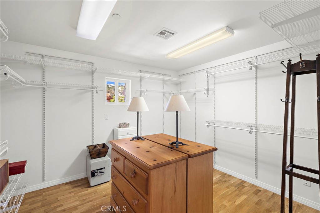 MLS #OC25235642 image #30