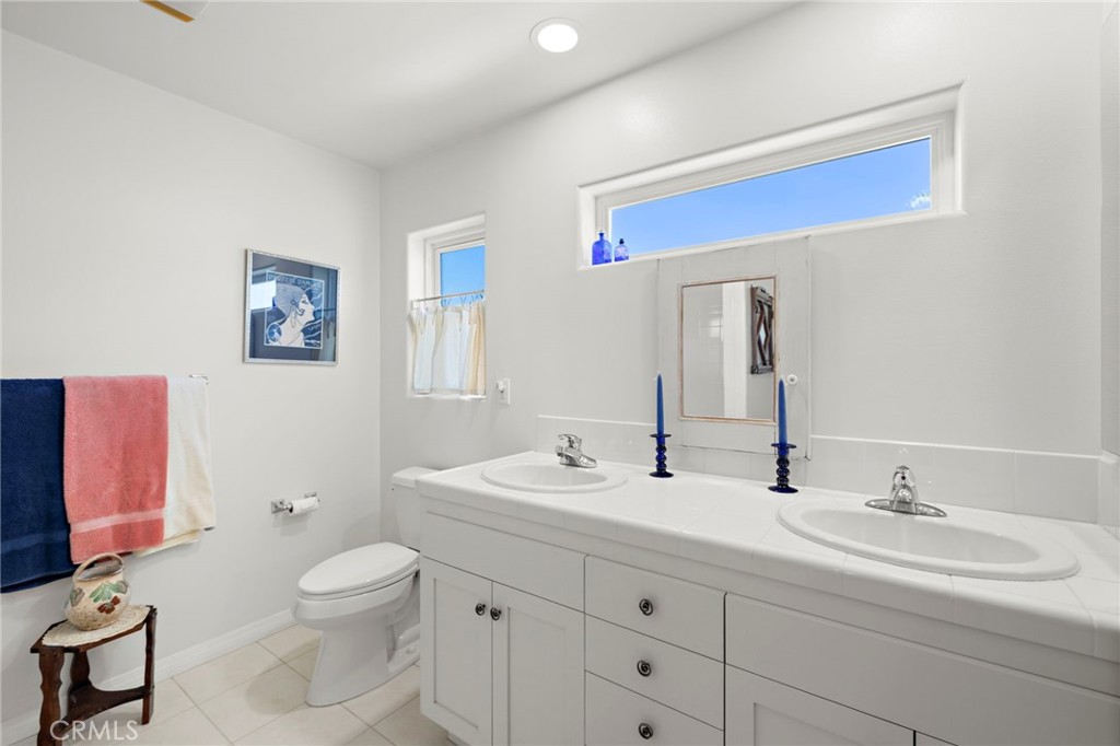 MLS #OC25235642 image #36