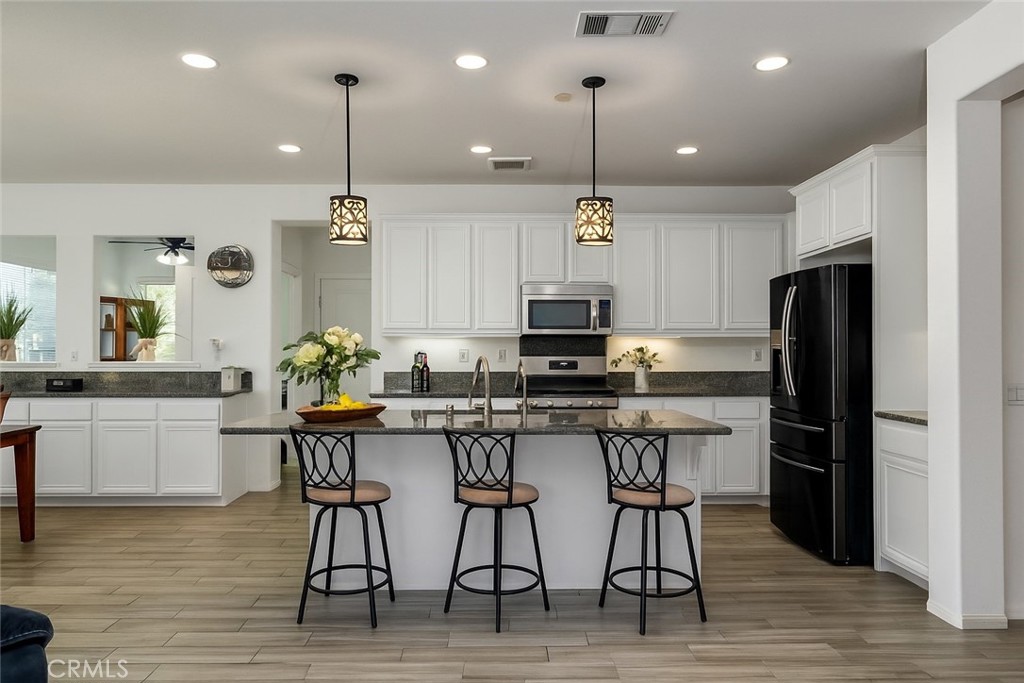 MLS #OC25235700 image #0