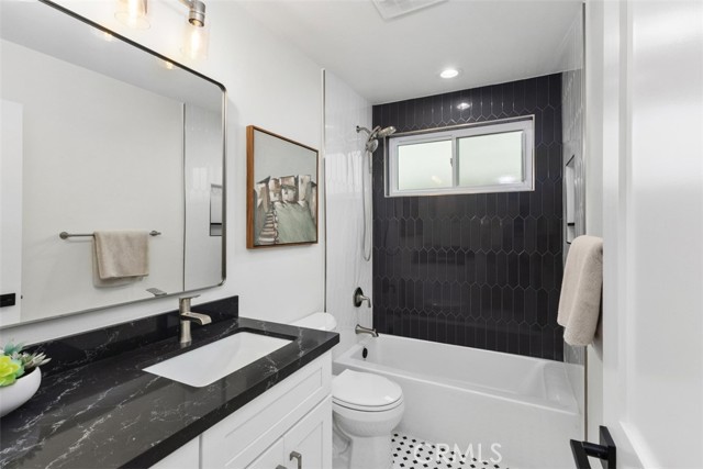 MLS #OC25235744 image #19