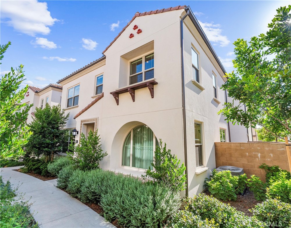 MLS #OC25235932 image #1