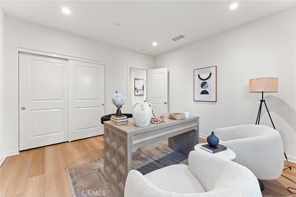 MLS #OC25235932 image #11