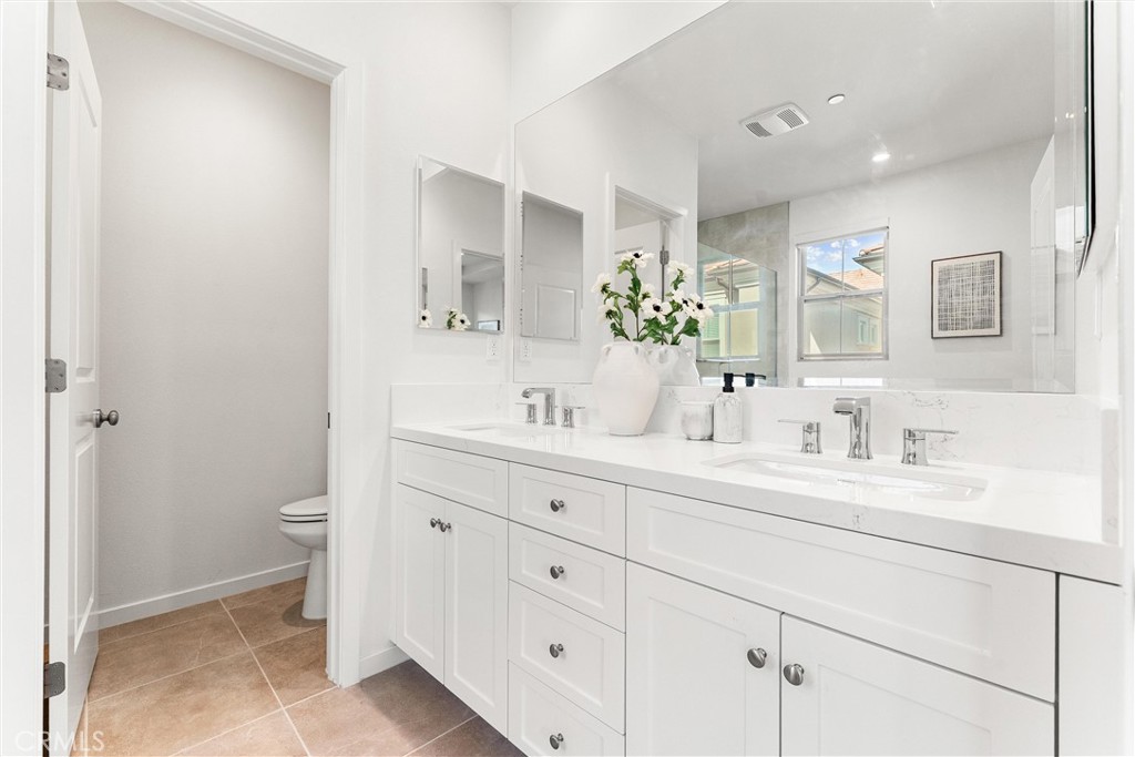 MLS #OC25235932 image #19