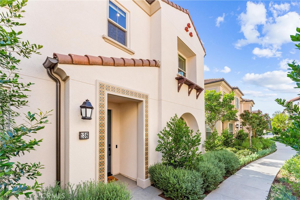 MLS #OC25235932 image #2