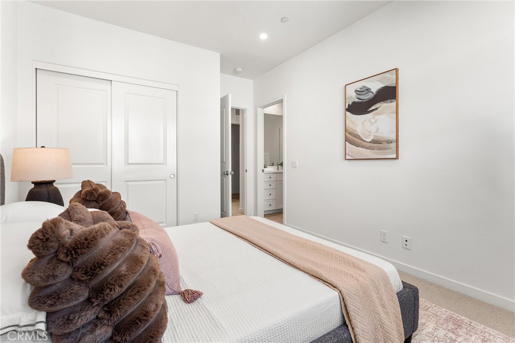 MLS #OC25235932 image #21