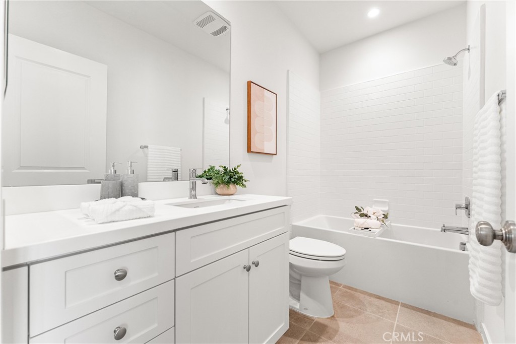 MLS #OC25235932 image #22