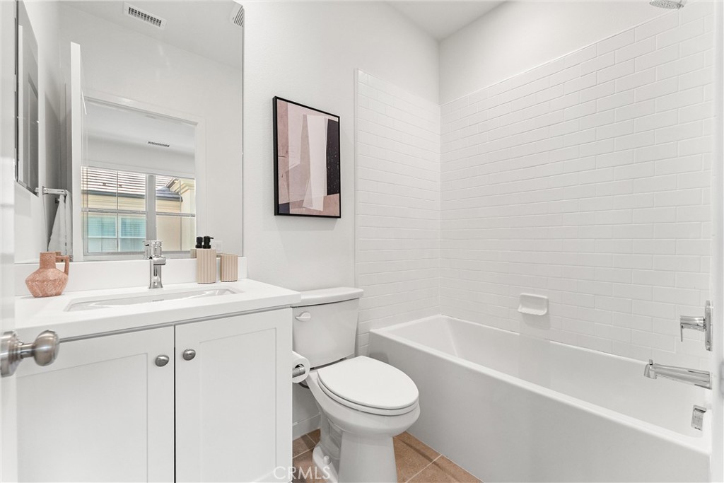 MLS #OC25235932 image #25