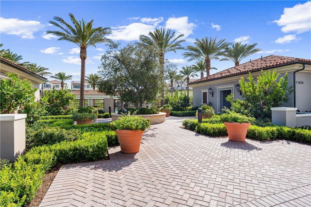 MLS #OC25235932 image #36