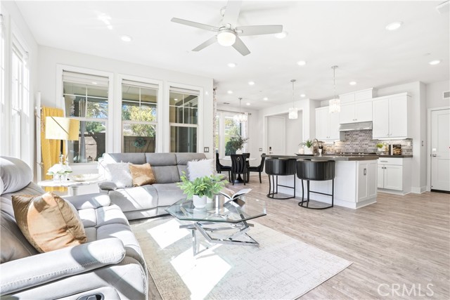 MLS #OC25236018 image #1