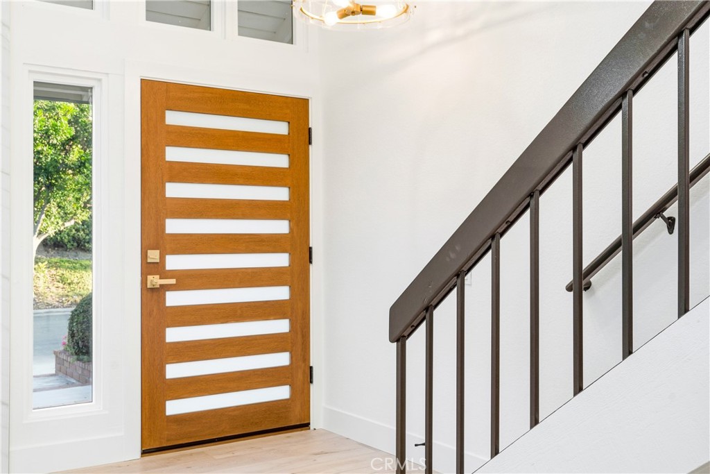 MLS #OC25236120 image #1