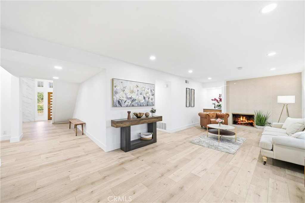 MLS #OC25236120 image #10