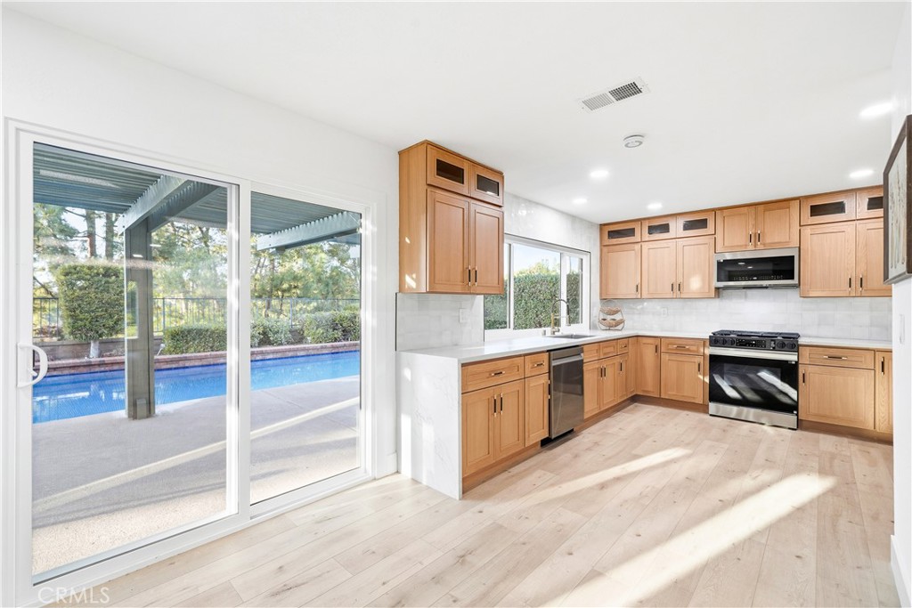 MLS #OC25236120 image #11