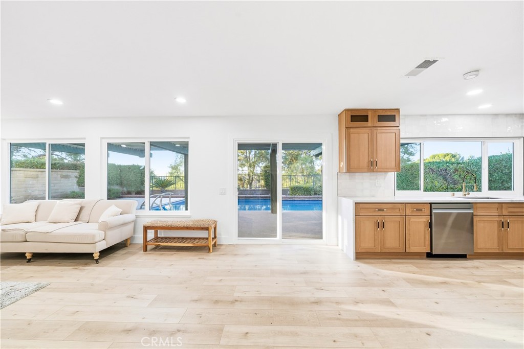 MLS #OC25236120 image #17