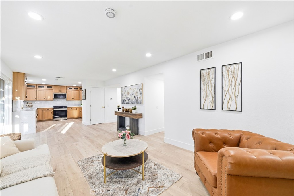 MLS #OC25236120 image #23