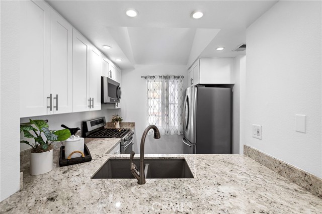 MLS #OC25236179 image #8