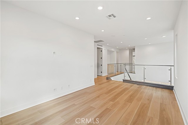 MLS #OC25236320 image #32