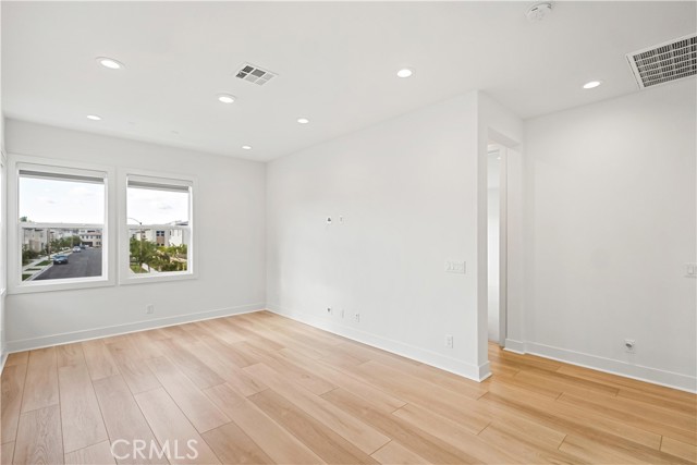 MLS #OC25236320 image #33