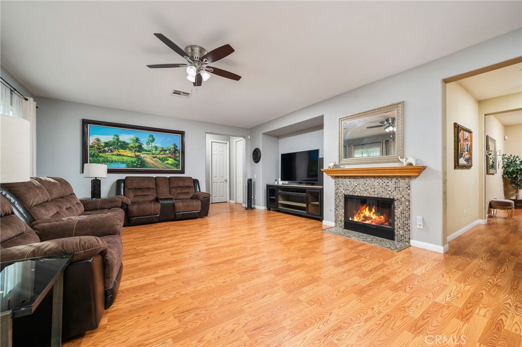 MLS #OC25236369 image #9