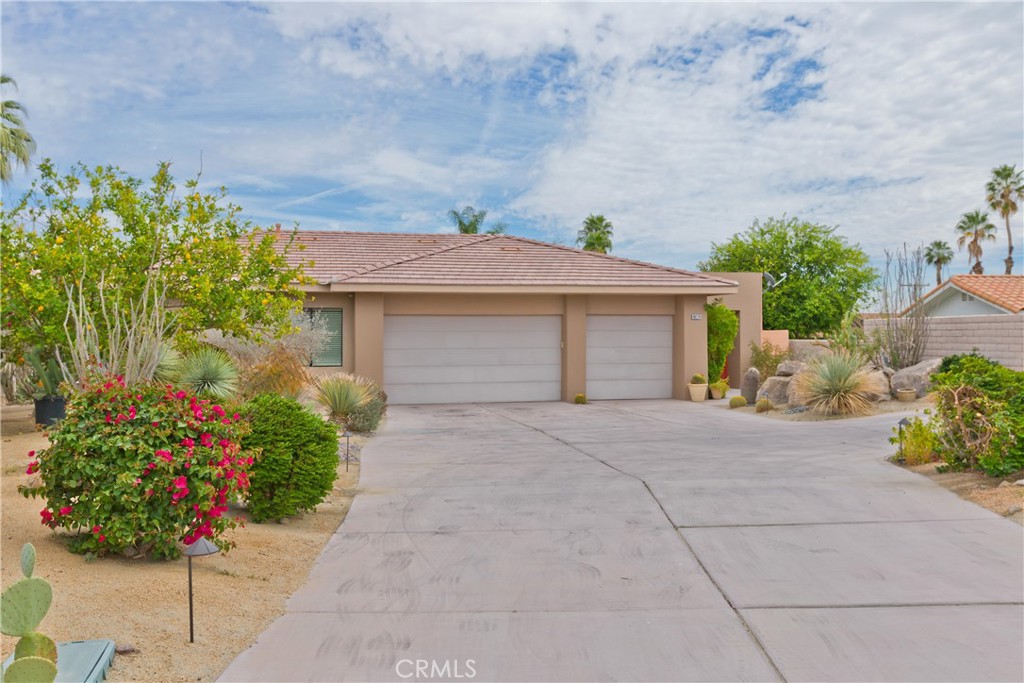 MLS #OC25236453 image #1