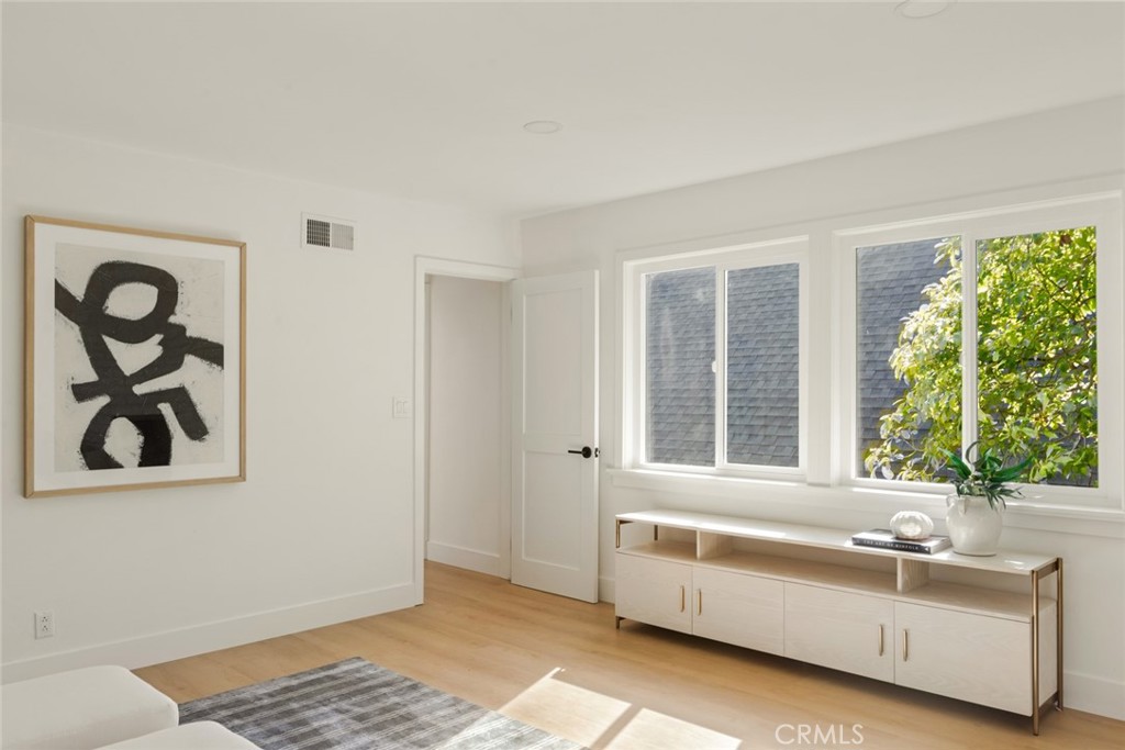 MLS #OC25236546 image #32