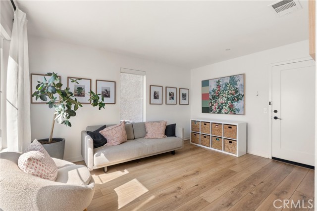 MLS #OC25236752 image #11