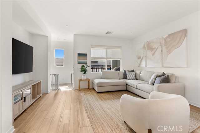 MLS #OC25236752 image #9