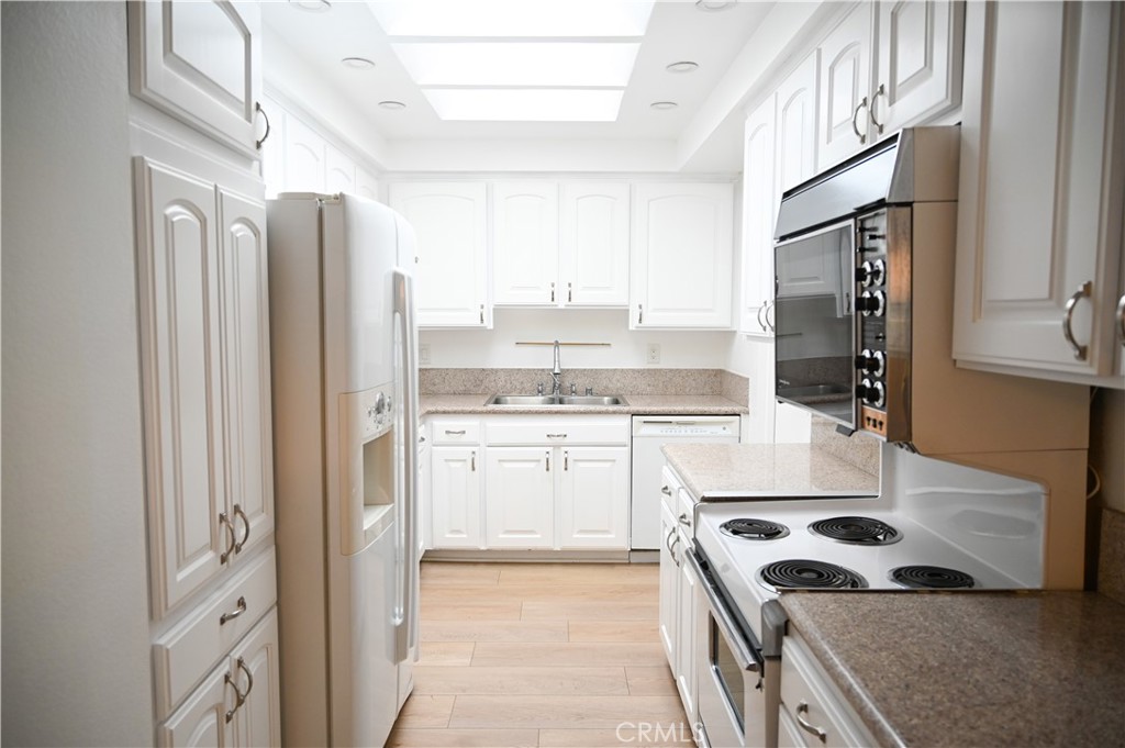 MLS #OC25236874 image #5