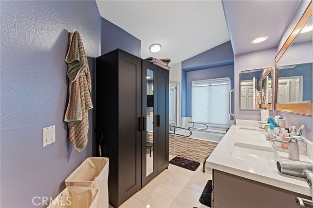 MLS #OC25237010 image #34