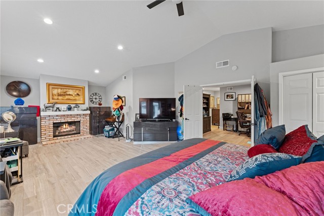 MLS #OC25237010 image #35