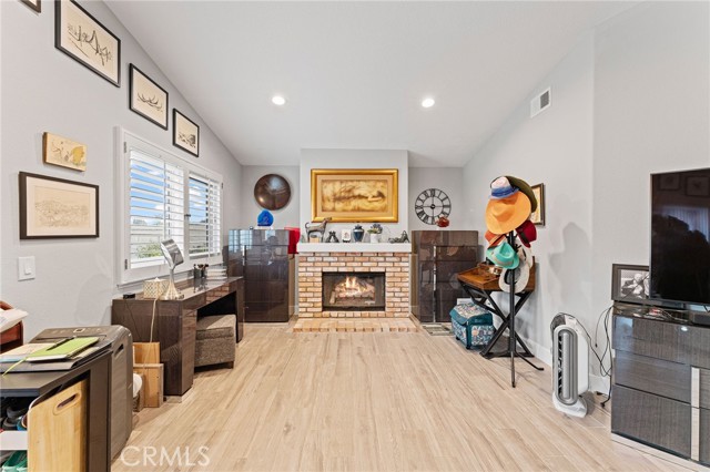 MLS #OC25237010 image #38