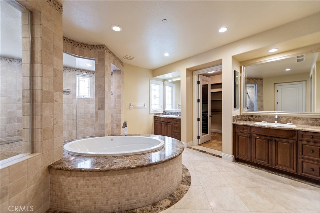 MLS #OC25237085 image #10