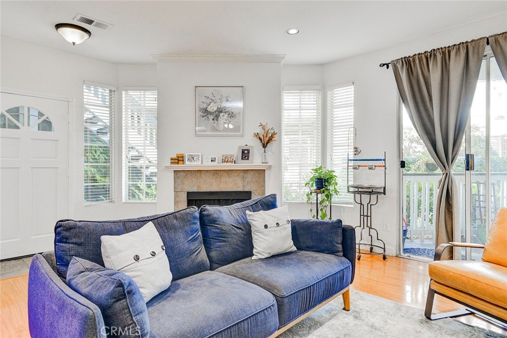 MLS #OC25237168 image #0