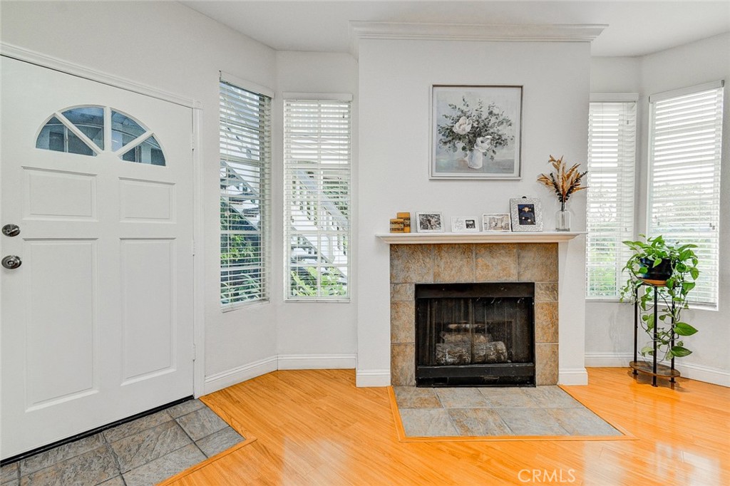 MLS #OC25237168 image #1