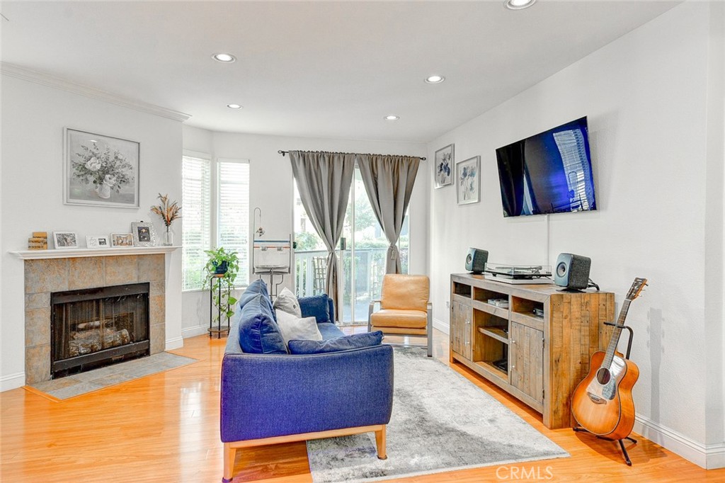 MLS #OC25237168 image #2