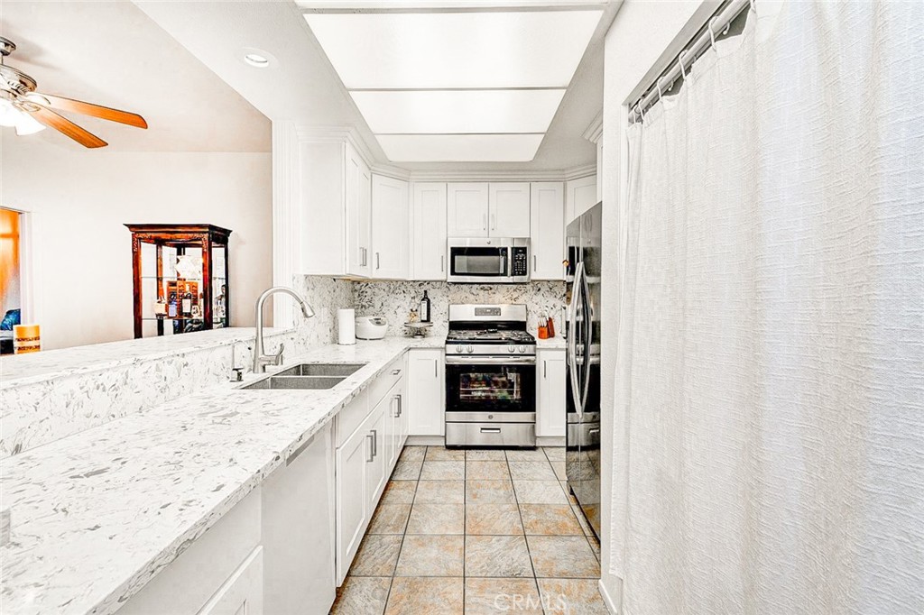 MLS #OC25237168 image #9