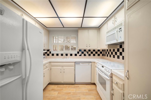 MLS #OC25237381 image #1