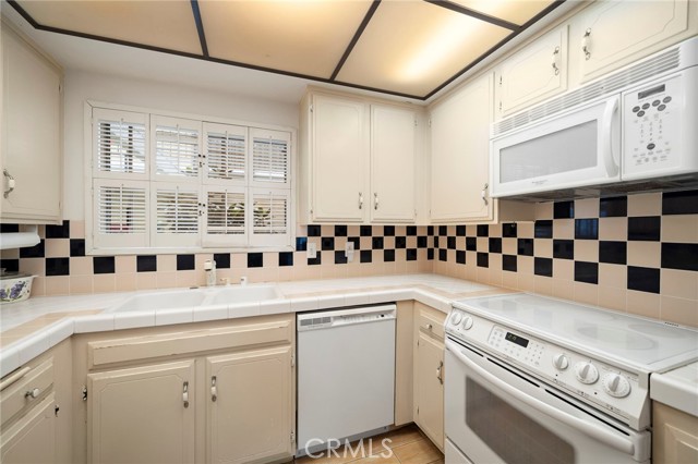 MLS #OC25237381 image #2