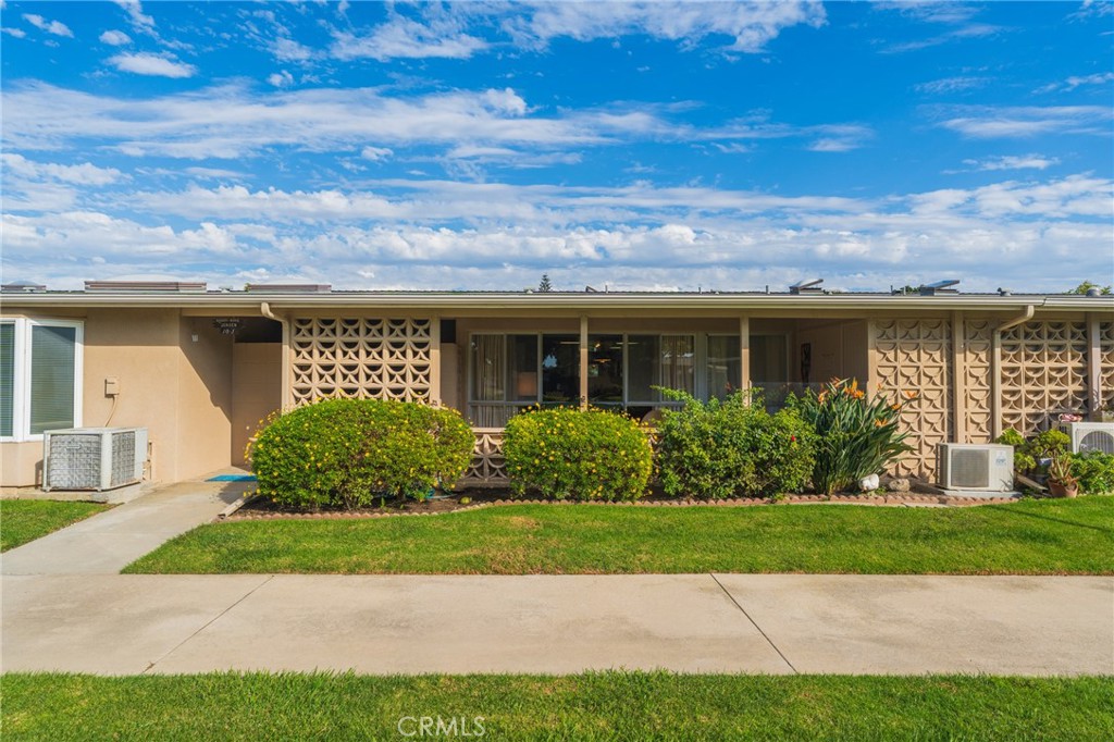 MLS #OC25237613 image #0