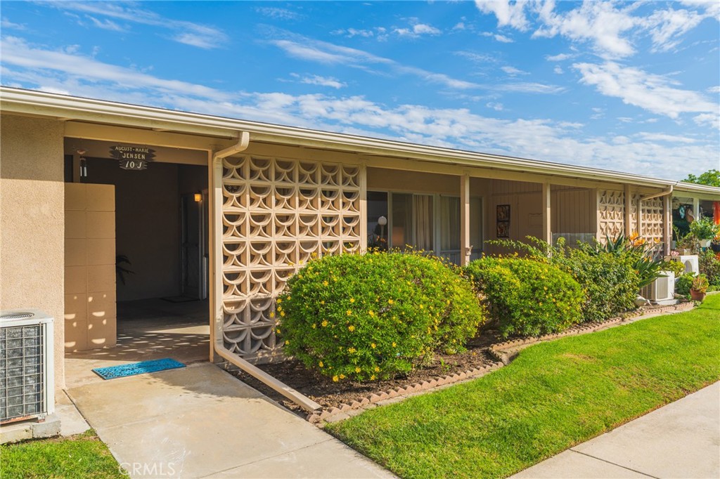 MLS #OC25237613 image #1