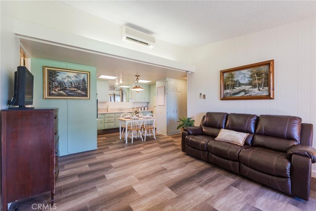 MLS #OC25237613 image #13