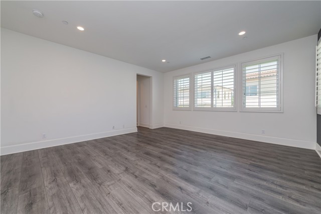 MLS #OC25237680 image #33