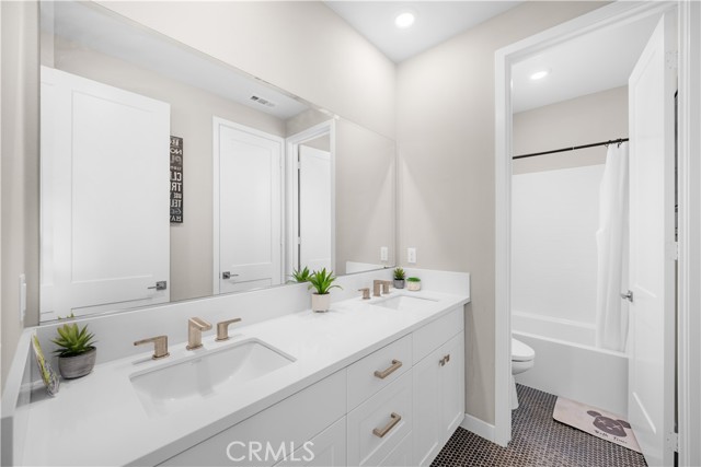 MLS #OC25237681 image #35