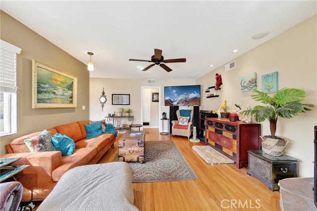 MLS #OC25237725 image #4