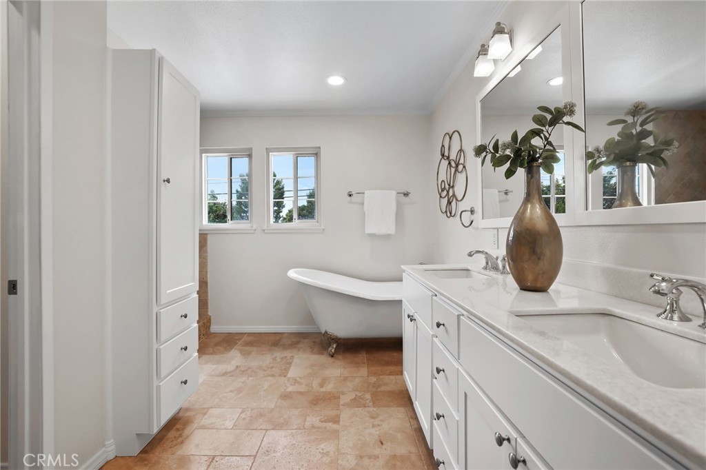 MLS #OC25237892 image #37