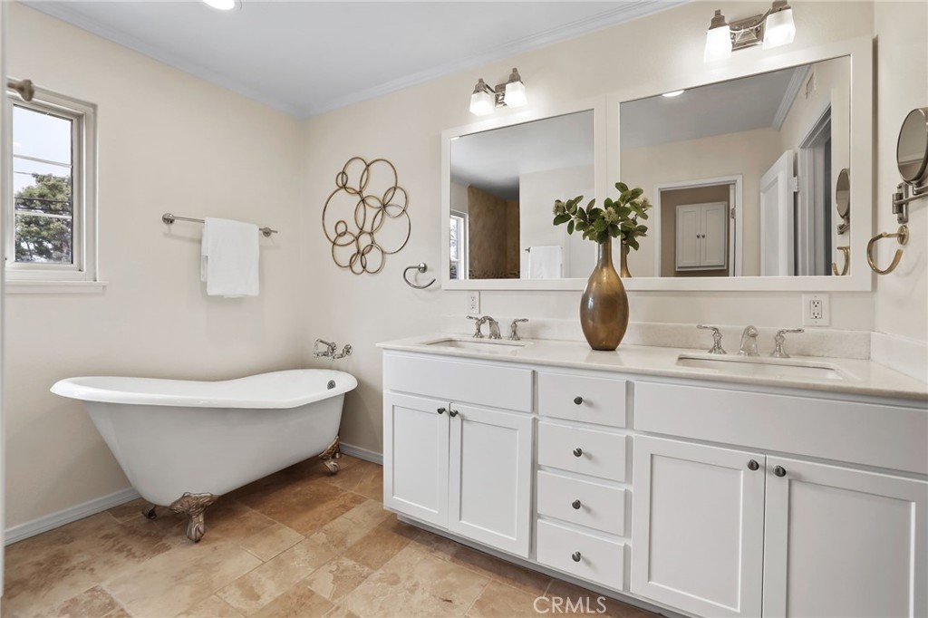 MLS #OC25237892 image #38